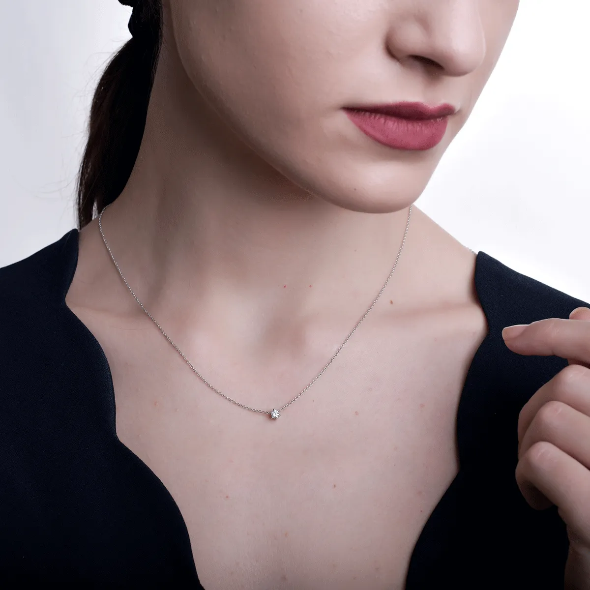 Lant cu pandantiv din aur alb de 18K cu diamant de 0.14ct