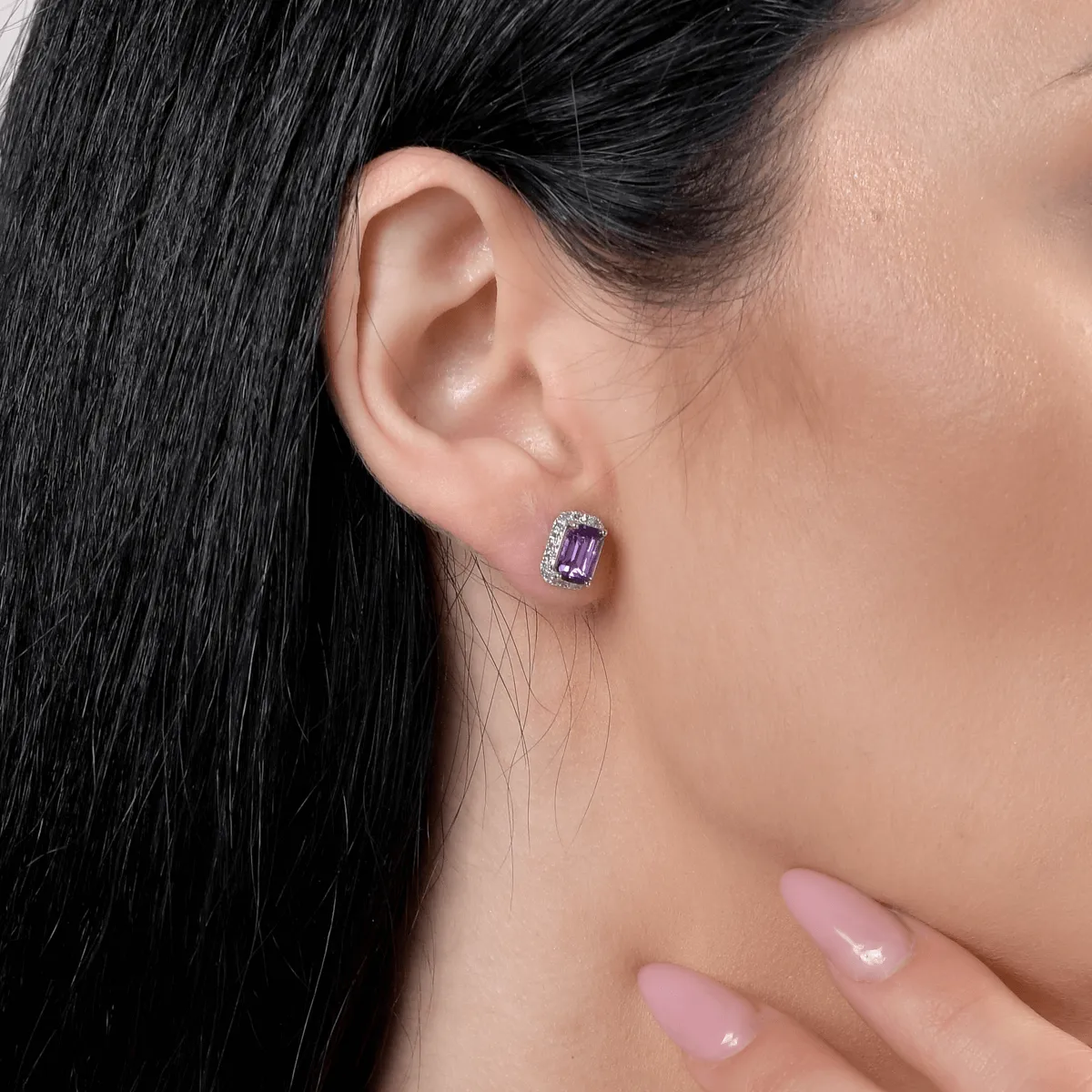 Cercei din aur alb cu ametiste emerald de 1.69ct si diamante de 0.24ct