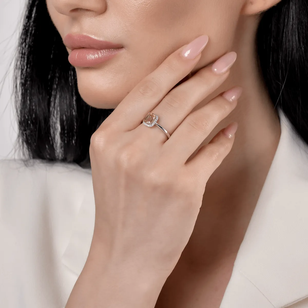 Pierścionek z 18K białego złota, cytryn 0.85kr i diamenty 0.1kr