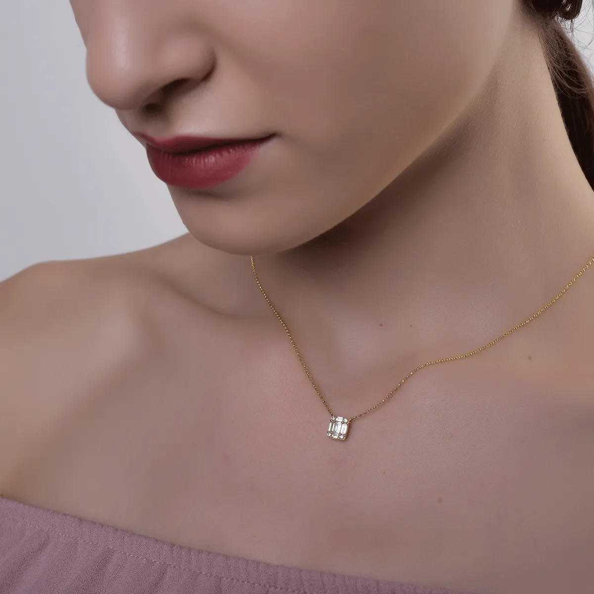 Lant cu pandantiv din aur galben cu diamante de 0.27ct