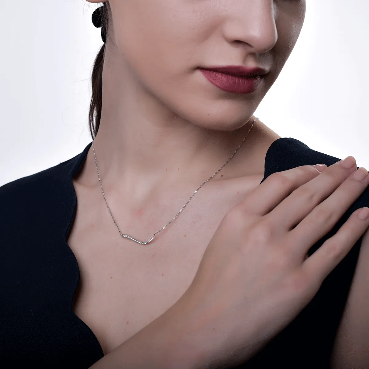 Колие с висулка от бяло злато 18K с диаманти 0.29ct