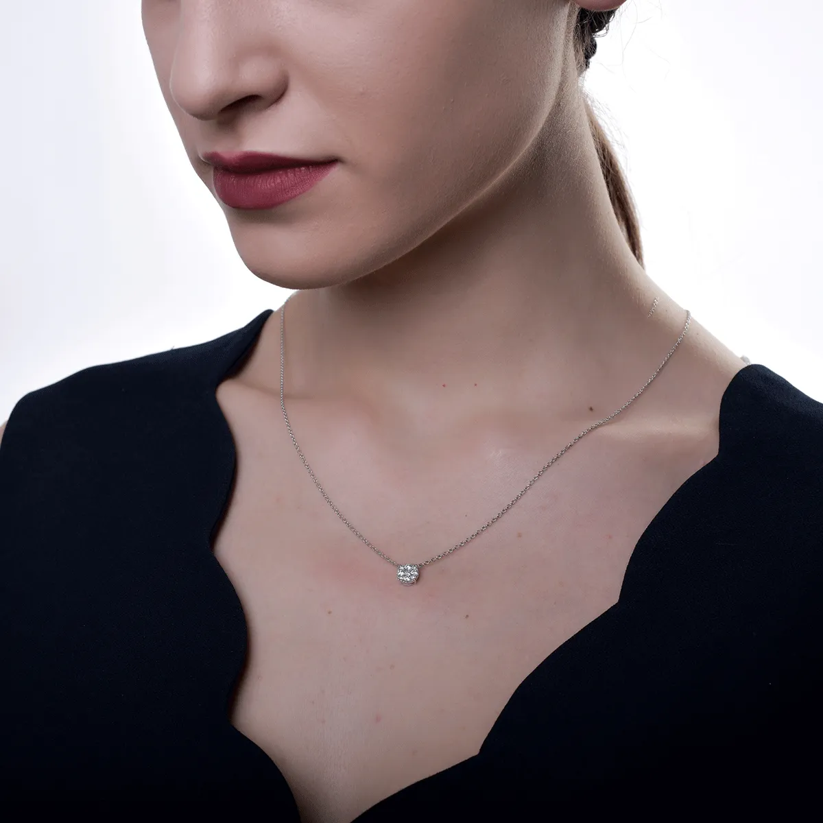 Lant cu pandantiv din aur alb de 18K cu diamante de 0.36ct