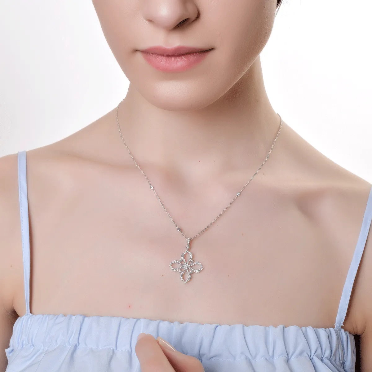 18K white gold pendant necklace with 1.32ct diamonds