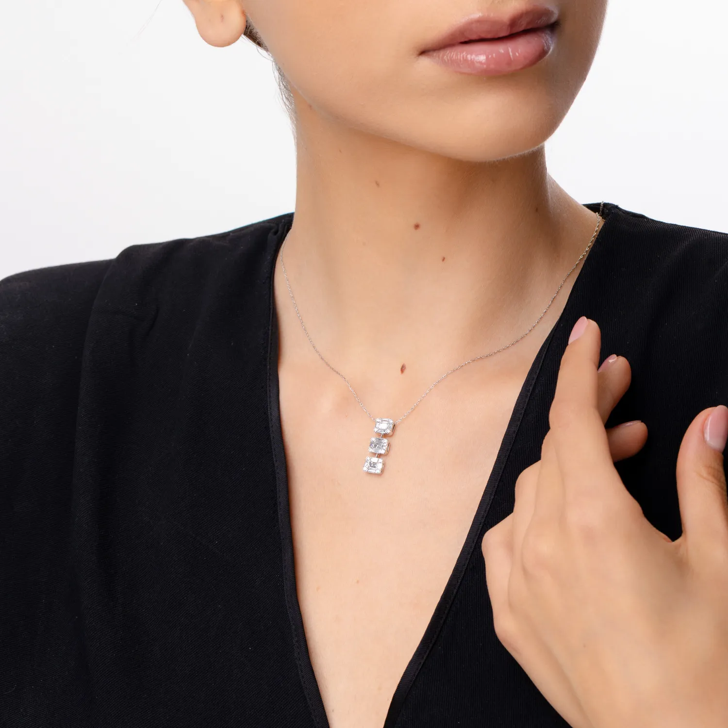14K fehérarany medál nyaklánc 1.16ct gyémántokkal