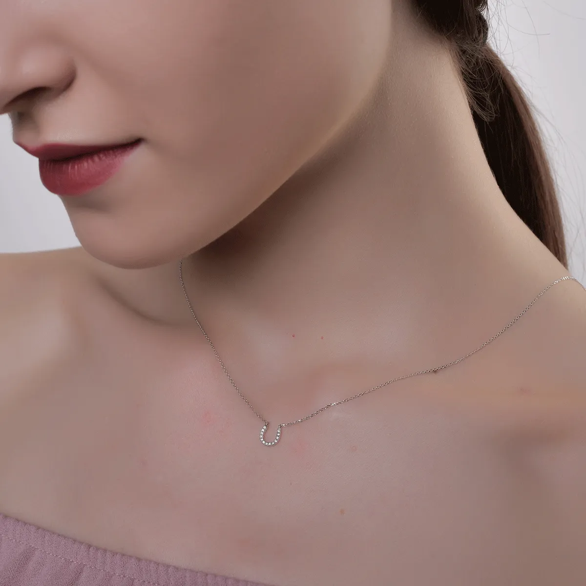 Wisiorek z 18K białego złota z diamentami o masie 0.037ct