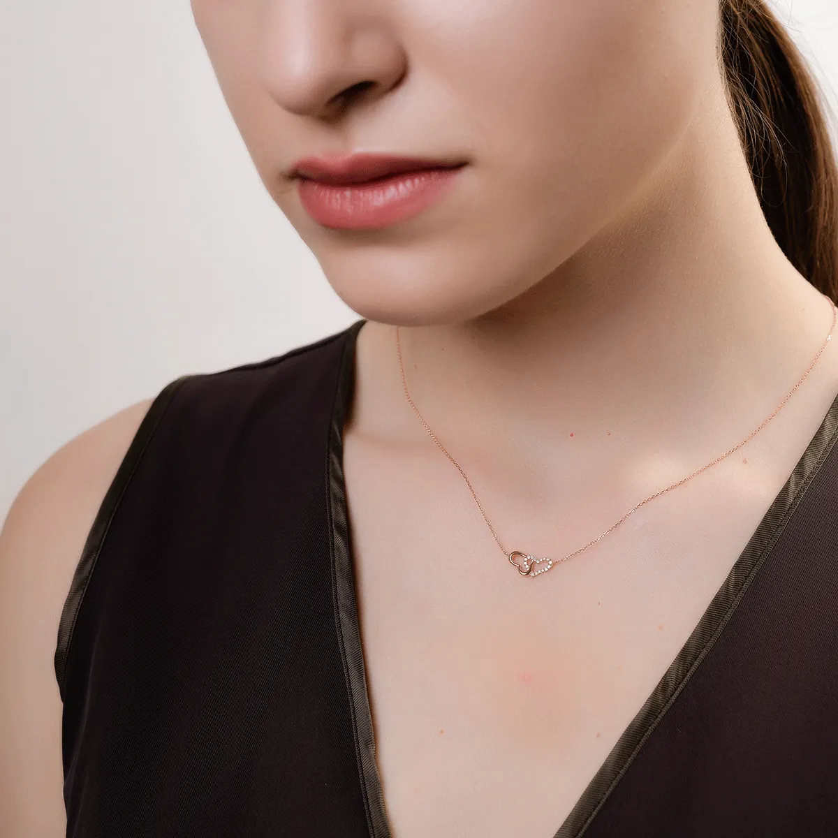 Lant cu pandantiv inimioare din aur roz de 18K cu diamante de 0.052ct