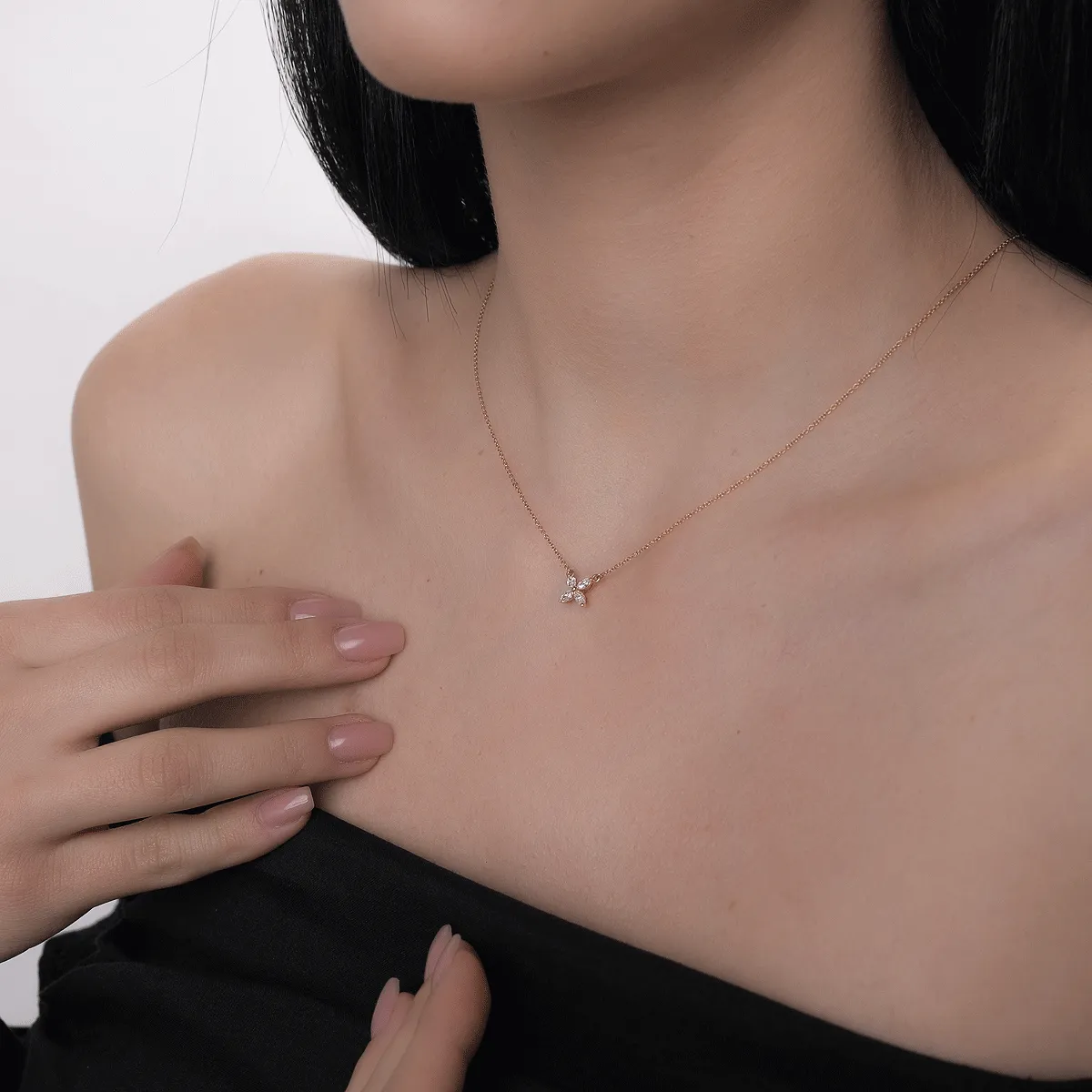 Lant cu pandantiv din aur roz de 18K cu diamante de 0.328ct