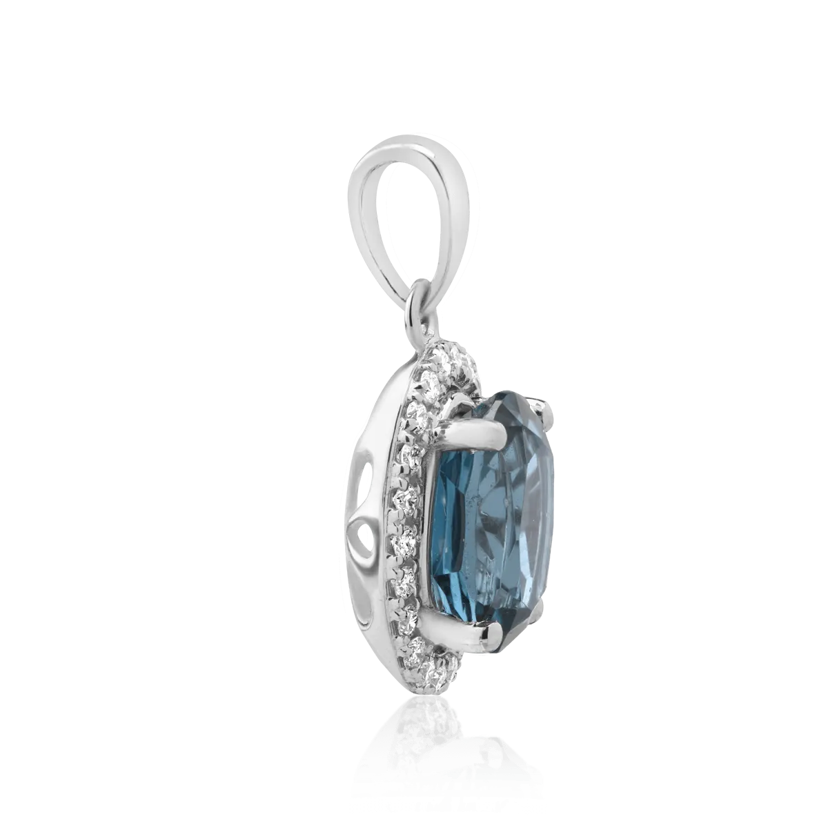 18K white gold pendant with 2.45ct topaz and 0.16ct diamonds