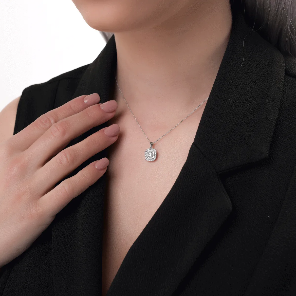 Lant cu pandantiv din aur alb cu diamante de 0.55ct