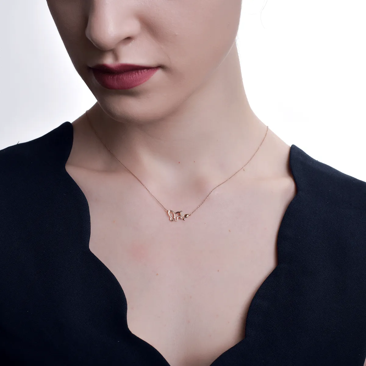 Nyaklánc pillangós medállal 18K-os rózsaszín aranyból 0.019ct gyémánttal