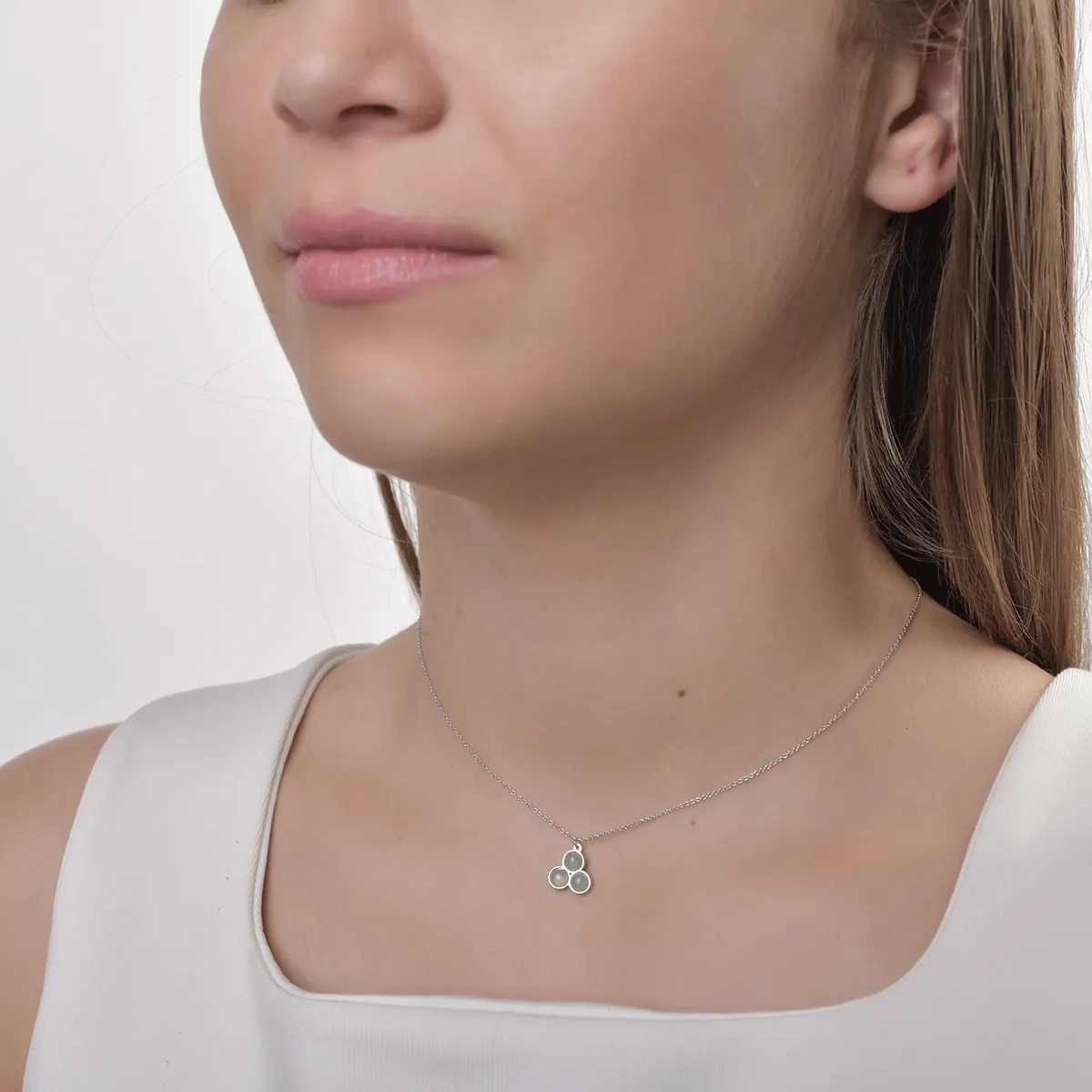 14K white gold pendant necklace