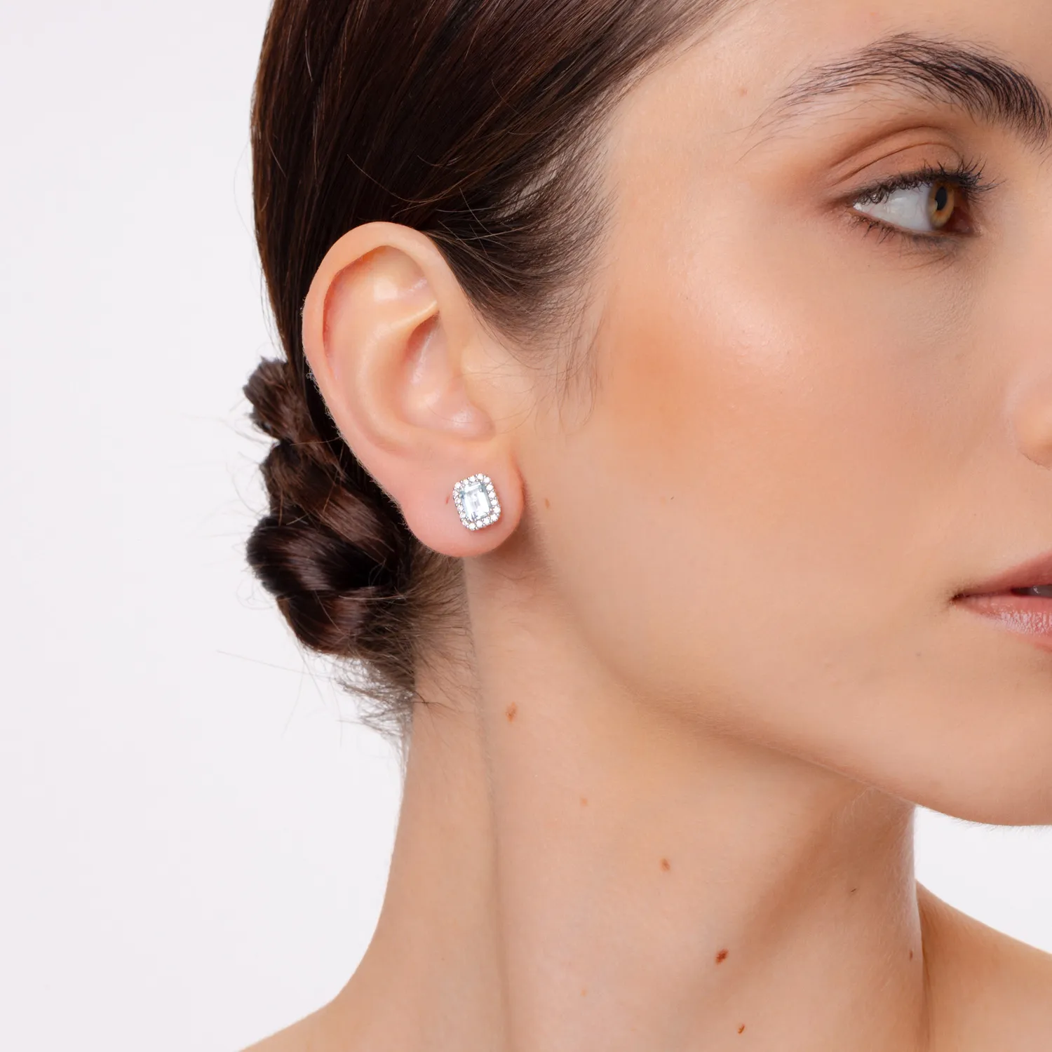 18K white gold earrings with 1.85ct aquamarine and 0.46ct diamonds
