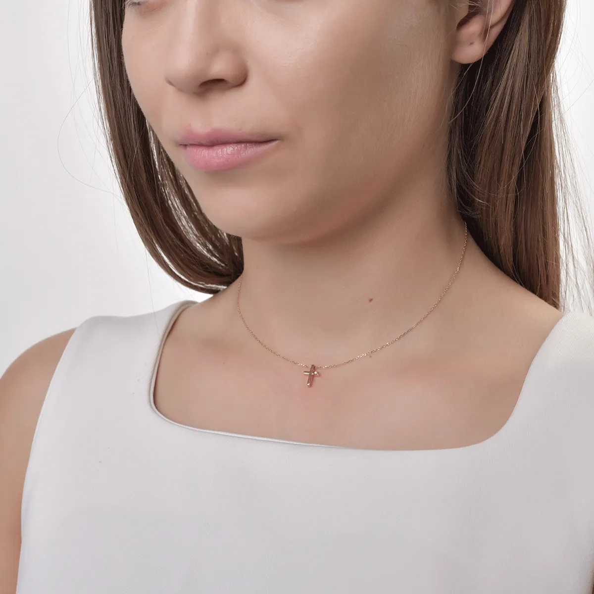 Колие с висулка с кръст от 18K розово злато и диамант 0.01ct