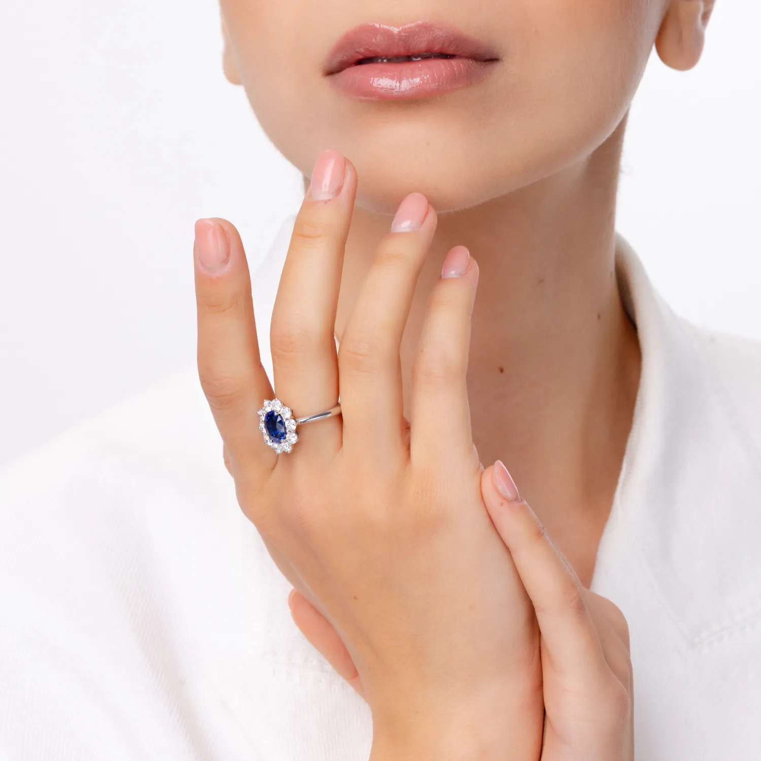 Pierścionek z 18K białego złota, szafir 3.42kr i diamenty 1.62kr
