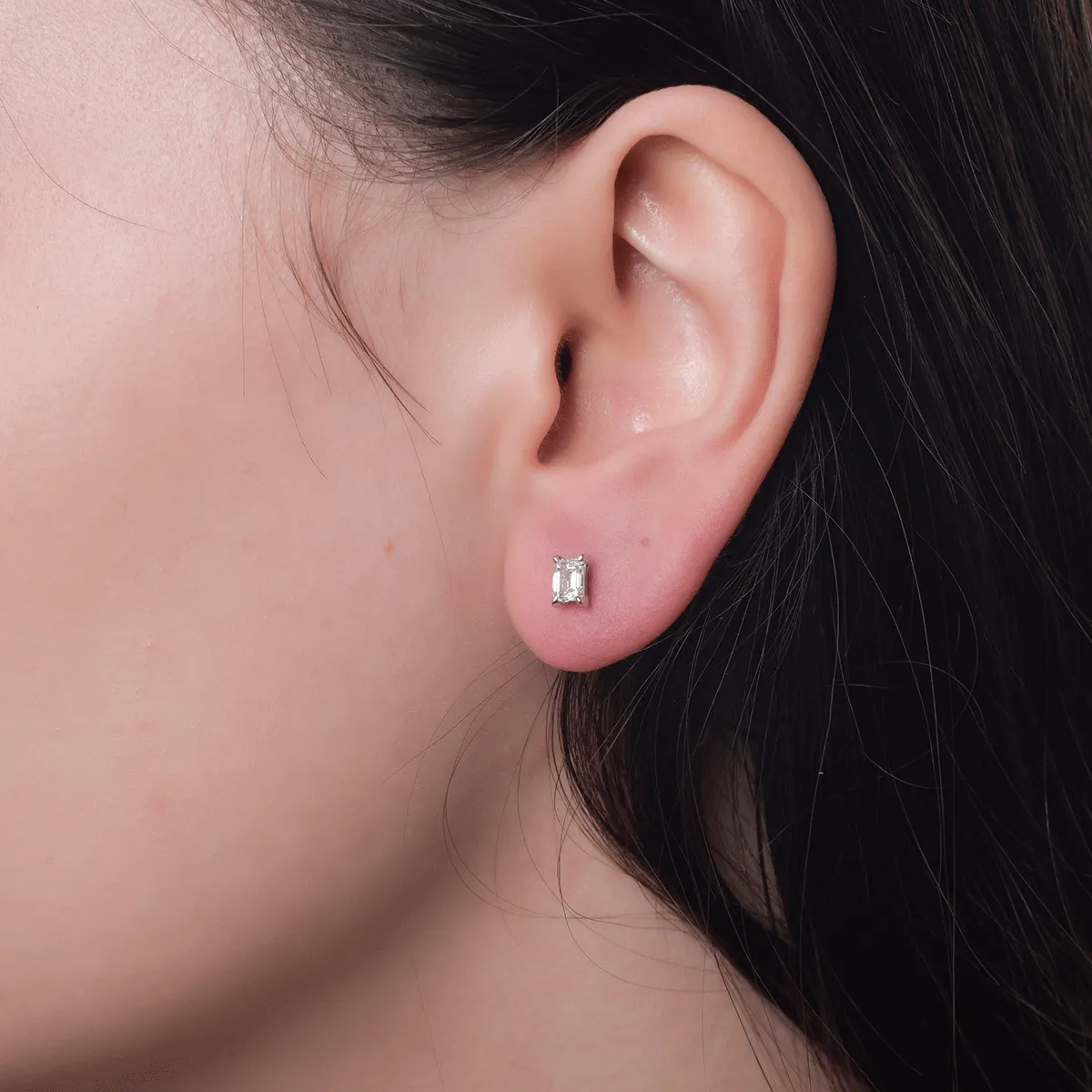 Cercei din aur alb cu diamante emerald de 0.8ct