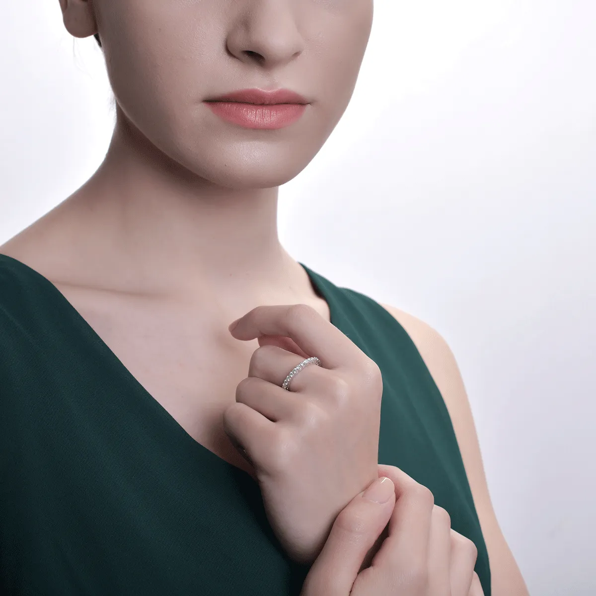 Pierścionek nieskończoności z białego 18K złota z brylantami 1.15ct