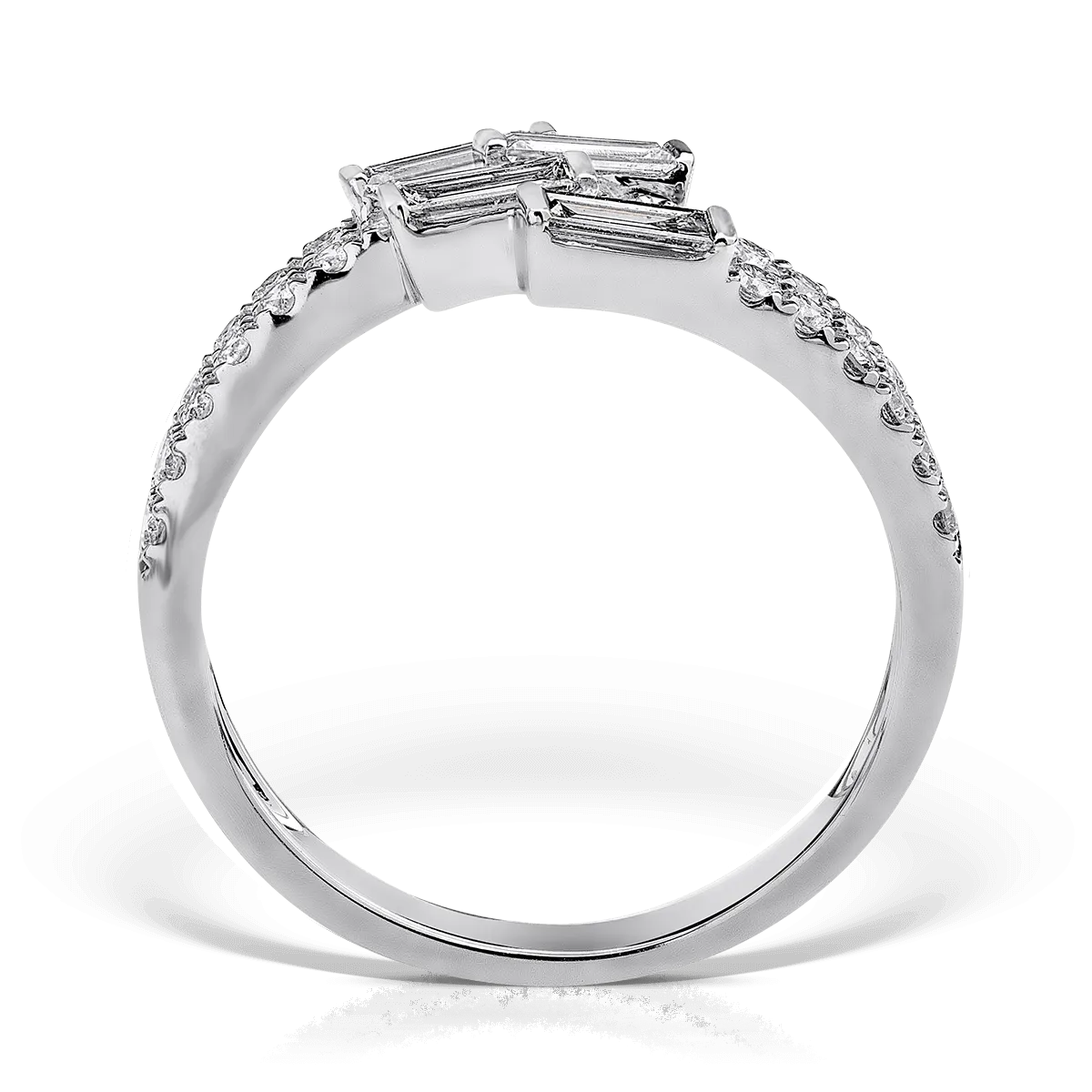 18k fehér arany gyűrű 0.68ct gyémántokkal