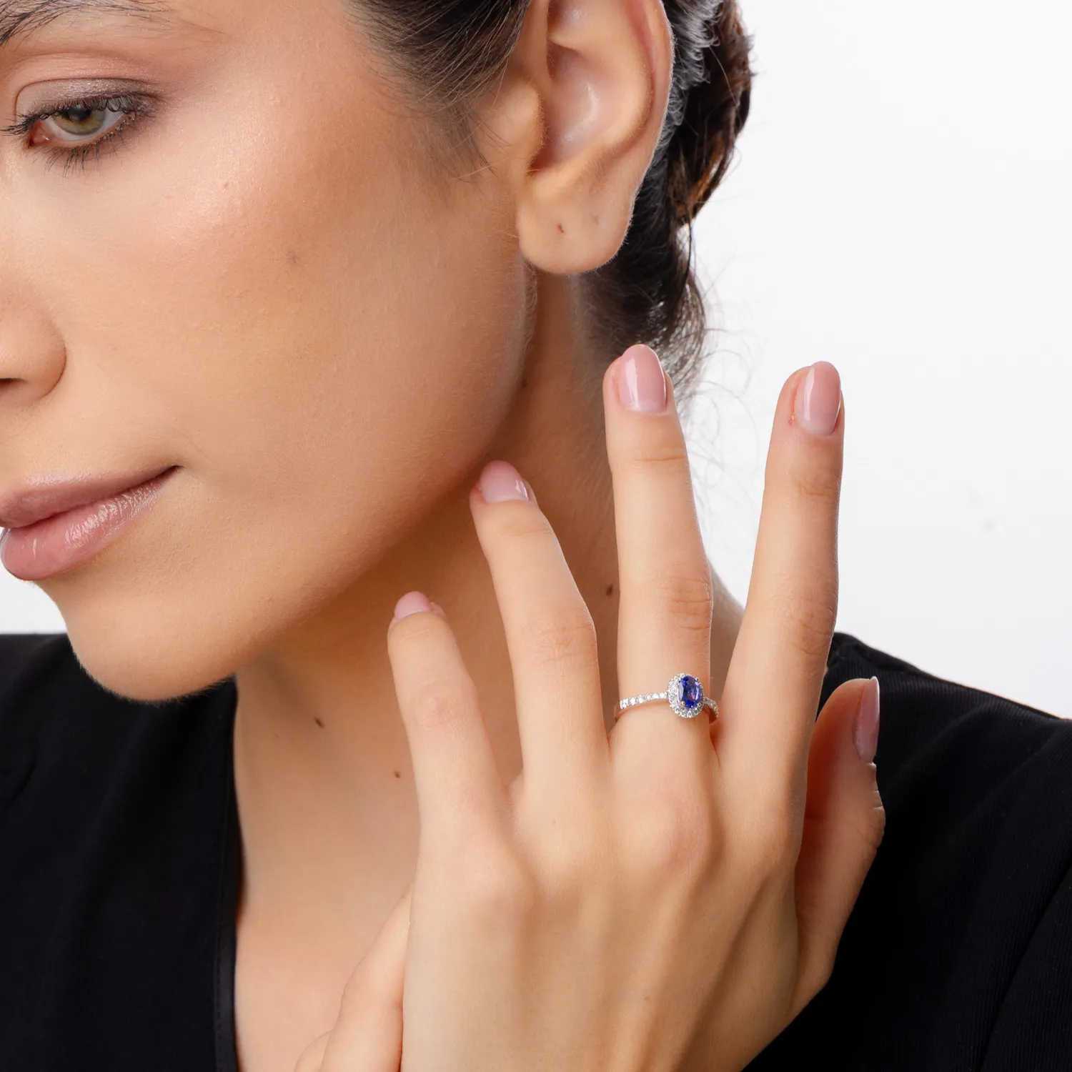 Пръстен от 18K бяло злато с 0.62ct танзанит и 0.33ct диаманти
