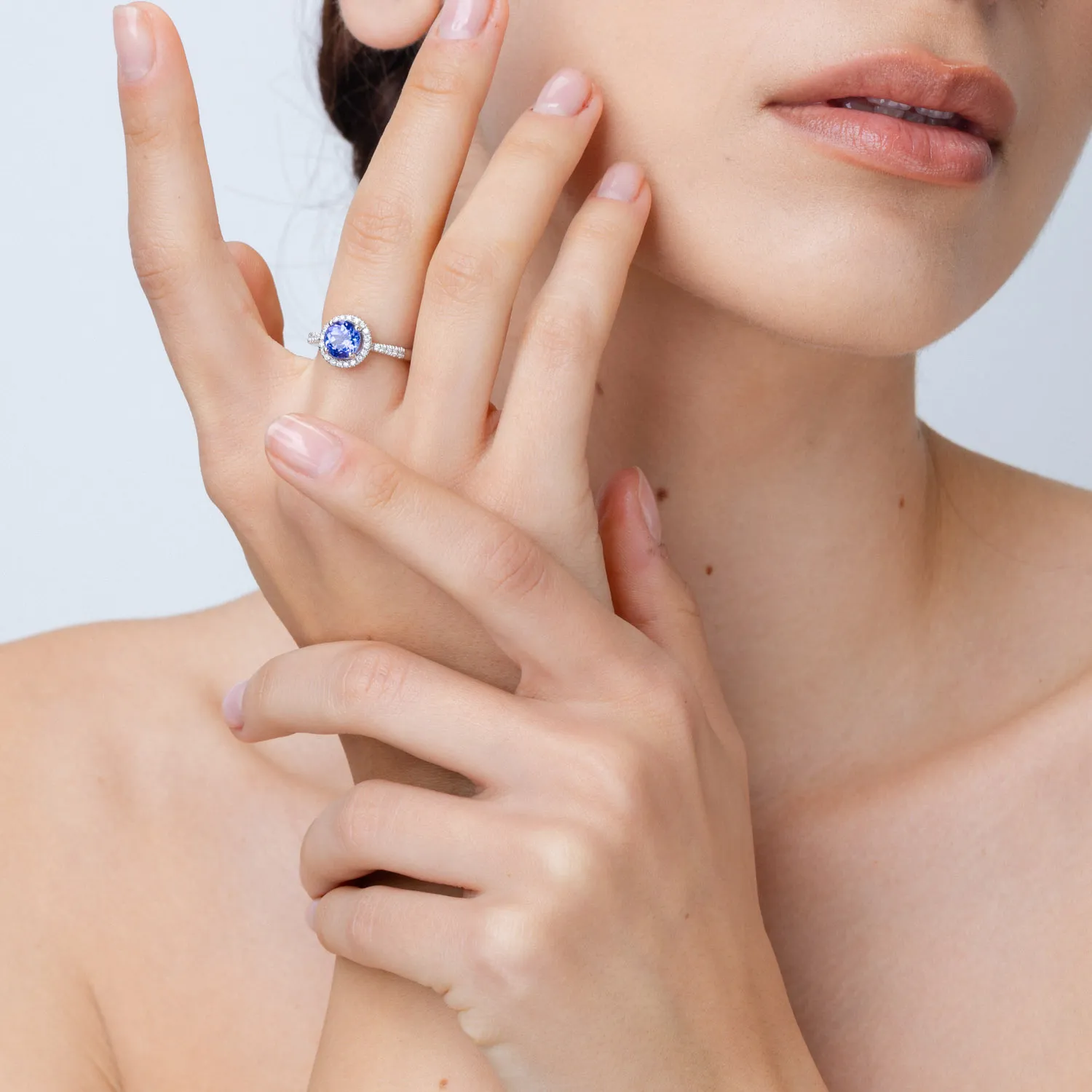 Inel din aur alb cu tanzanit de 1.63ct si diamante de 0.16ct