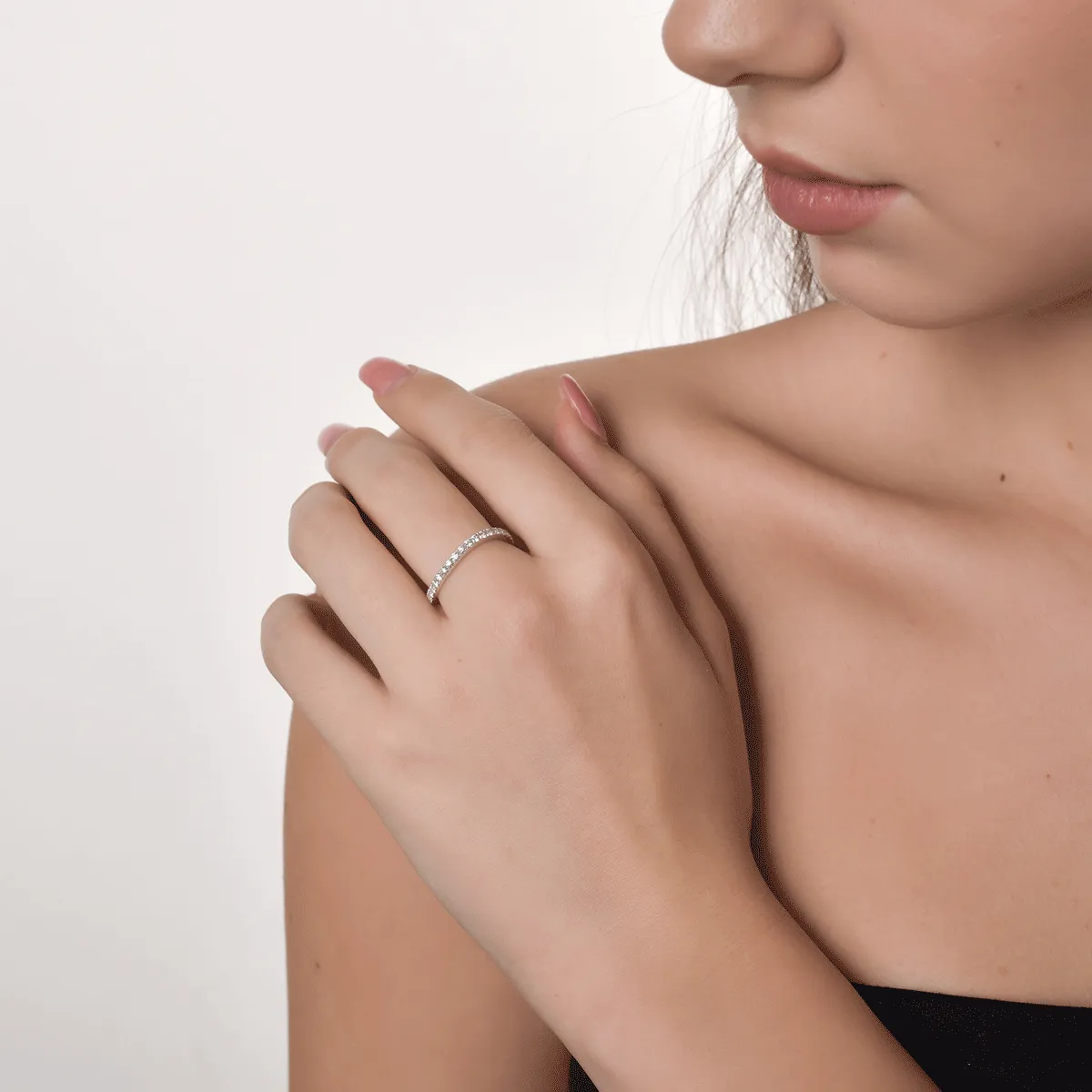 Пръстен със знака на безкрайността от бяло злато 18К с диаманти 0.37гкт