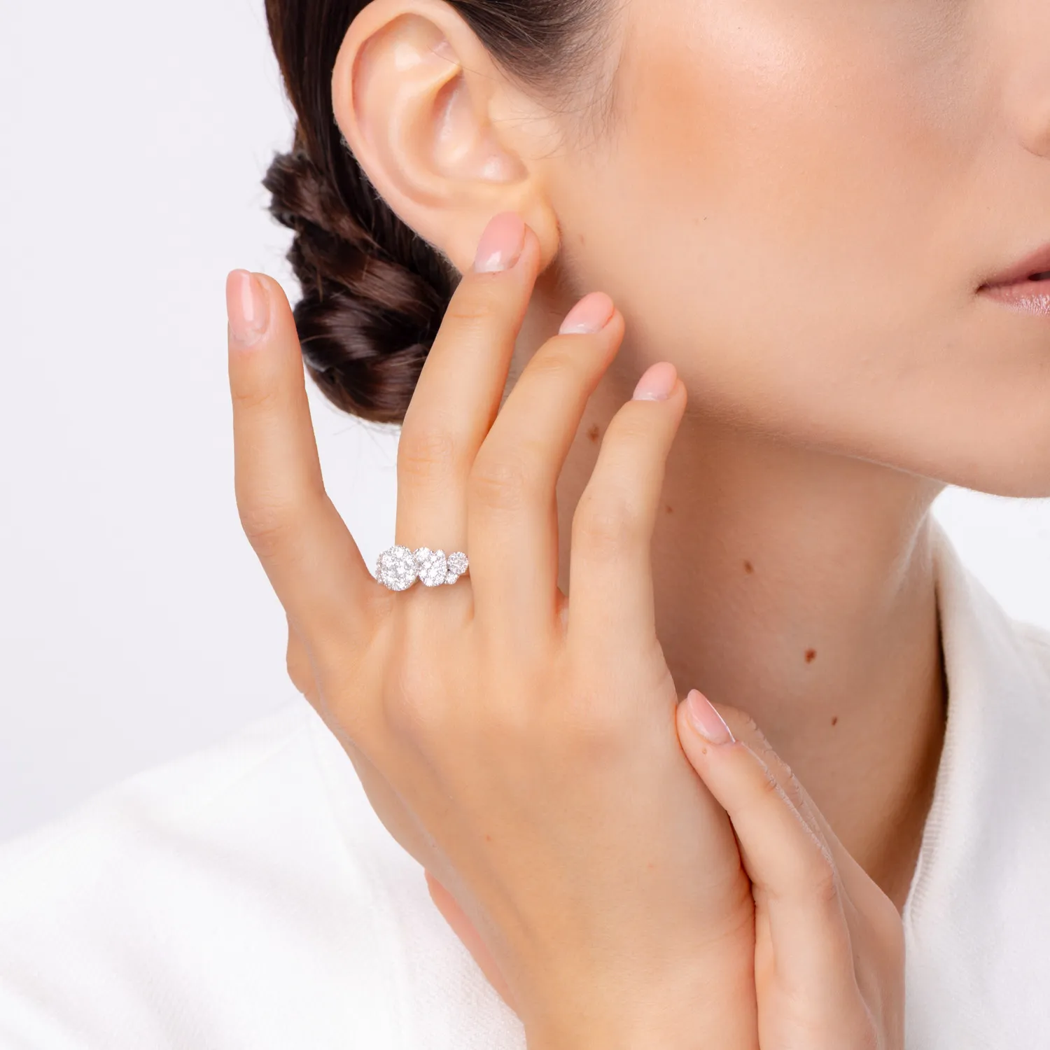 Pierścionek z 18K białego złota z 5.66ct diamentami