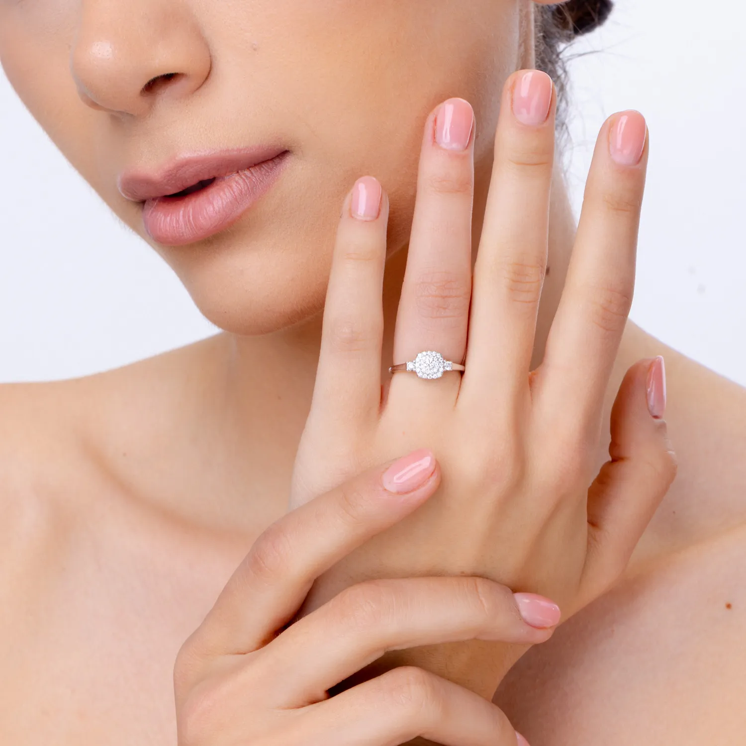 Pierścionek z 18K białego złota z 0.1ct diamentem i 0.24ct diamentem