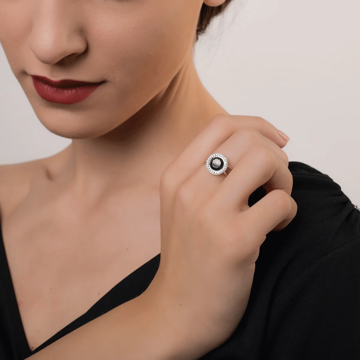 Пръстен от 18K бяло злато с 1.68ct лондонски син топаз и 0.156ct диаманти