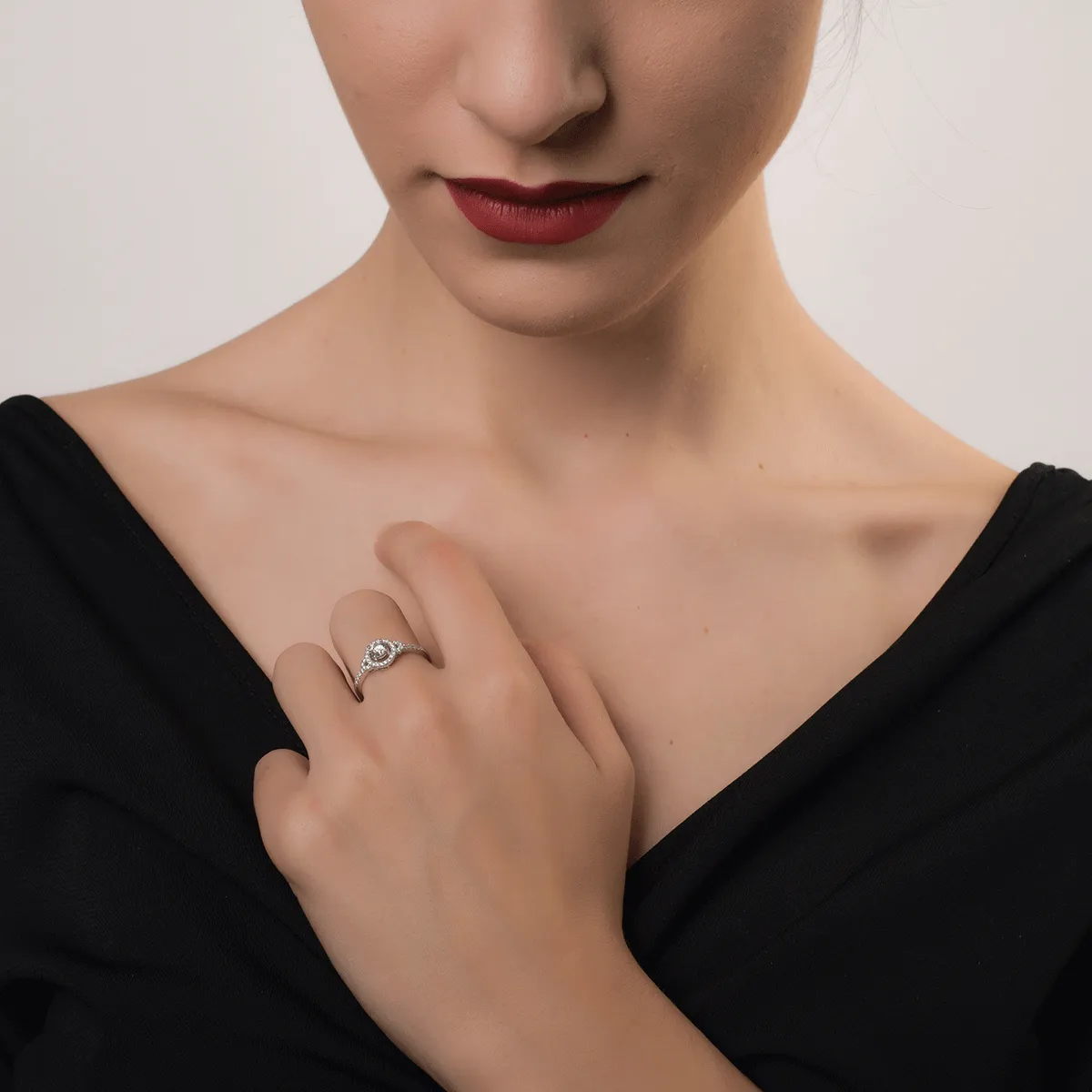 18k fehér arany gyűrű gyémántokkal 0.45ct