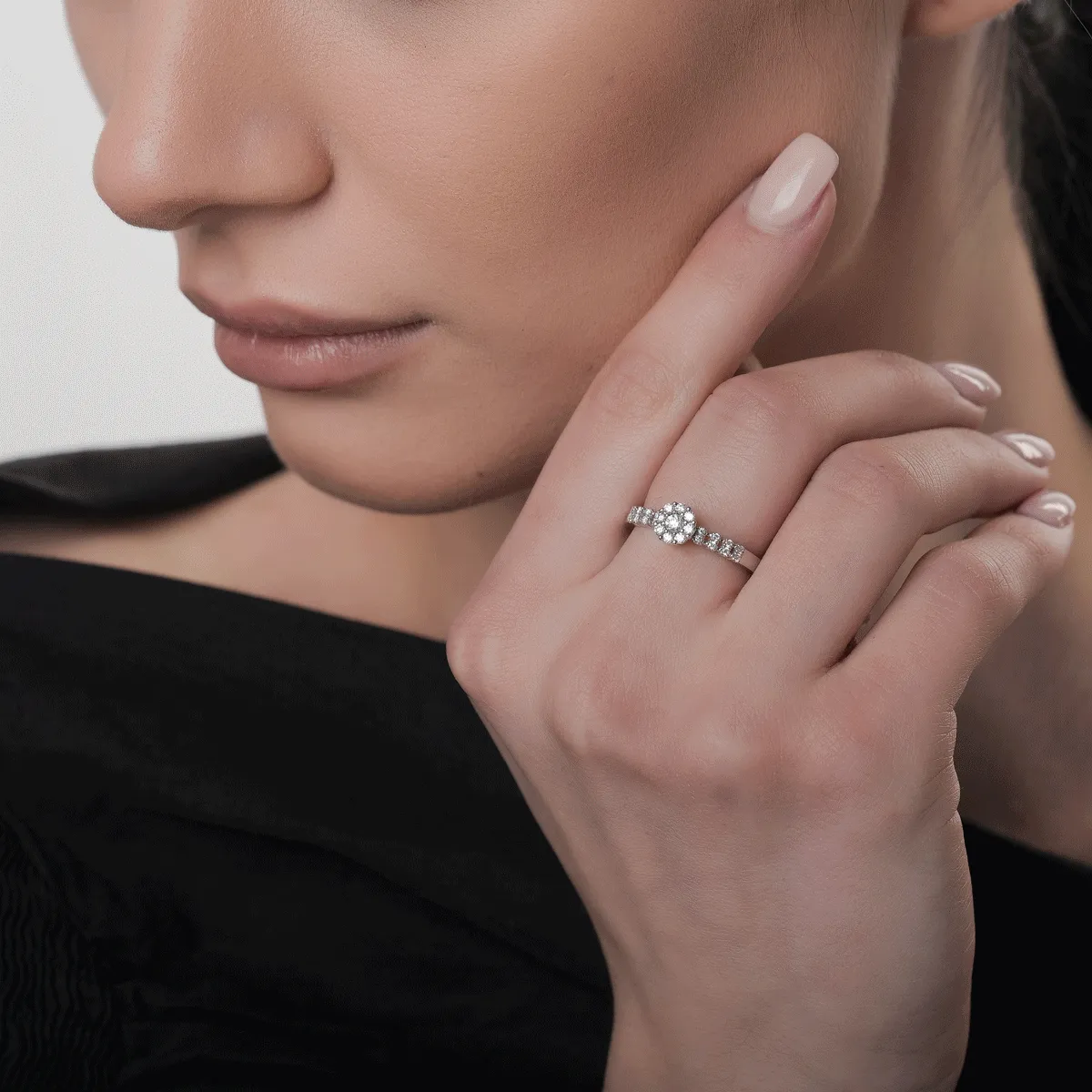 18 k fehér arany gyűrű gyémántokkal 0.27ct