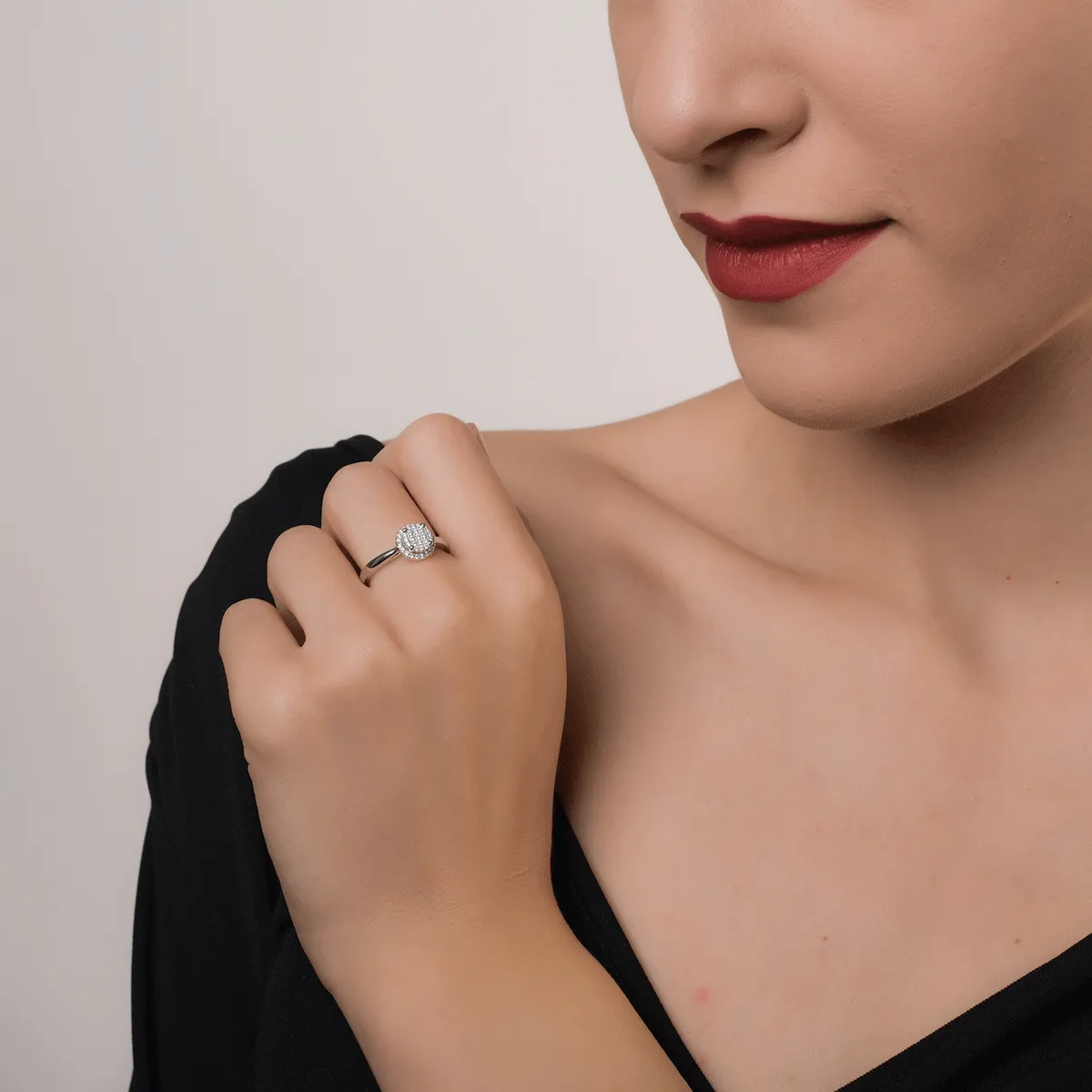 18 k fehér arany gyűrű gyémántokkal 0.2ct