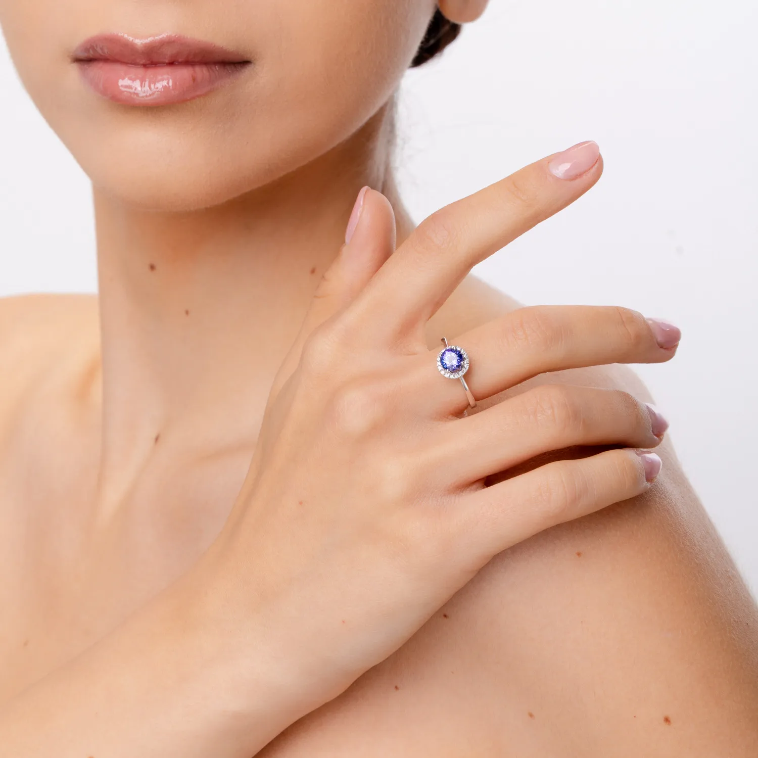 18K fehérarany gyűrű 1.05ct tanzanittal és 0.11ct gyémántokkal