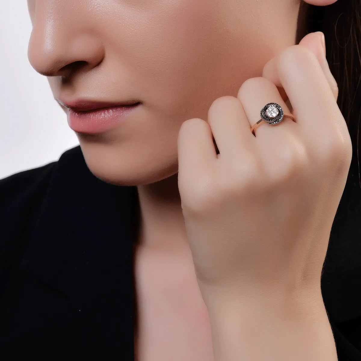 Inel din aur roz de 18K cu diamante transparente de 0.16ct si diamante negre de 0.15ct