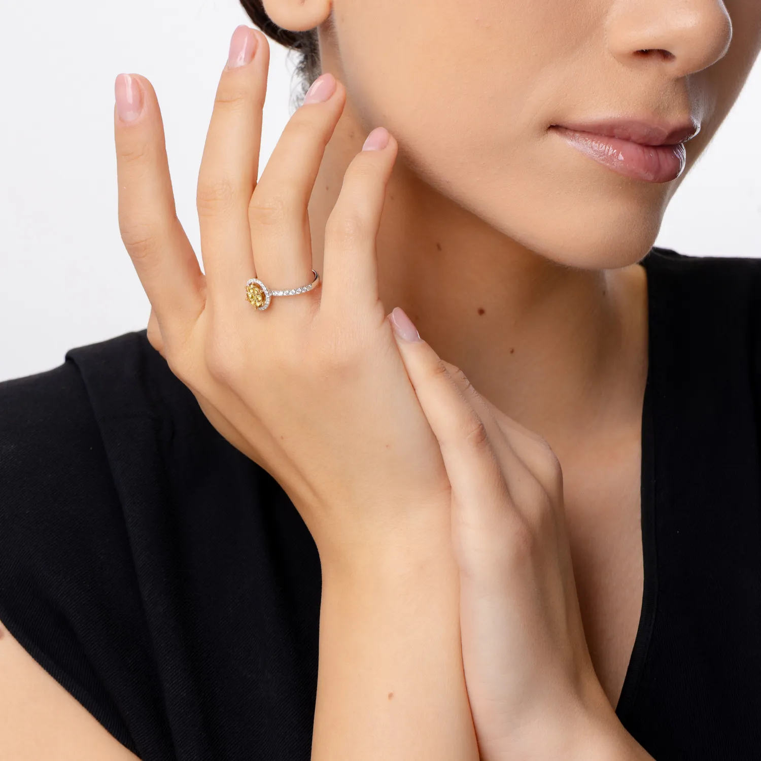 Пръстен от бяло злато 18K с жълти диаманти 0.32ct и прозрачни диаманти 0.31ct
