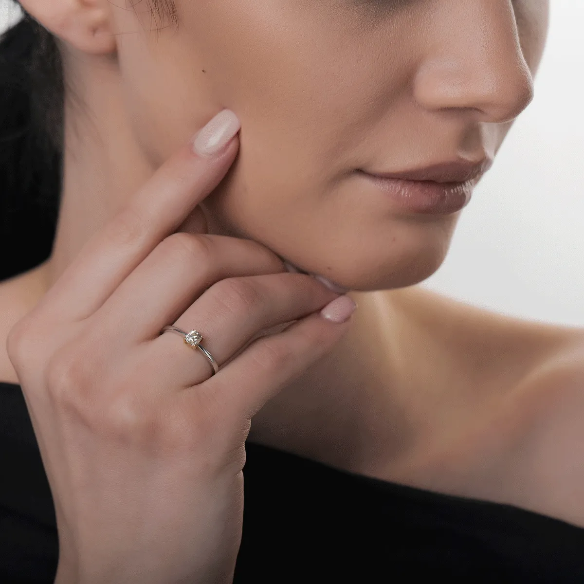 Inel din aur alb de 18K cu diamant maro de 0.32ct