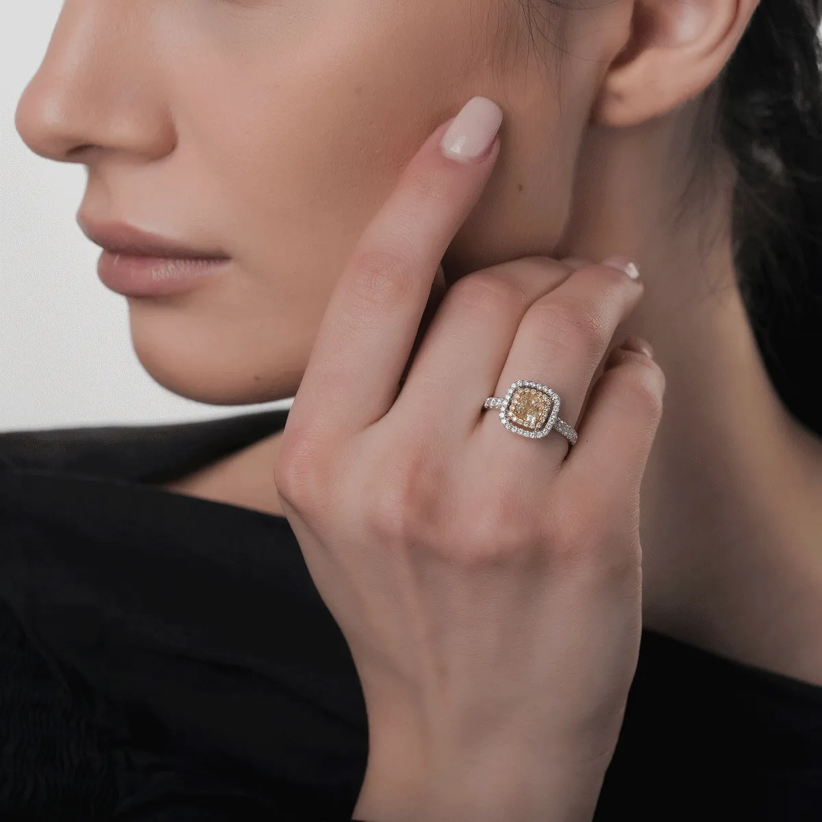 Inel din aur alb de 18K cu fancy diamonds de 1.12ct si diamante de 0.34ct