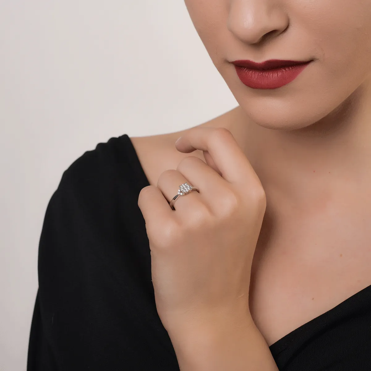18k fehér arany gyűrű 0.22ct gyémántokkal