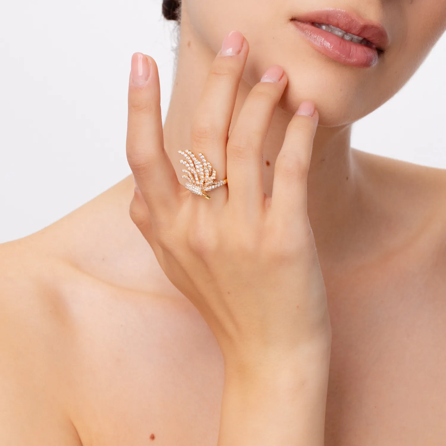 Pierścionek z 18K różowego złota z diamentami o masie 1.86ct