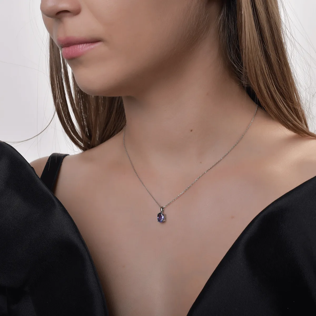 14K white gold pendant cu tanzanite of 1.3ct