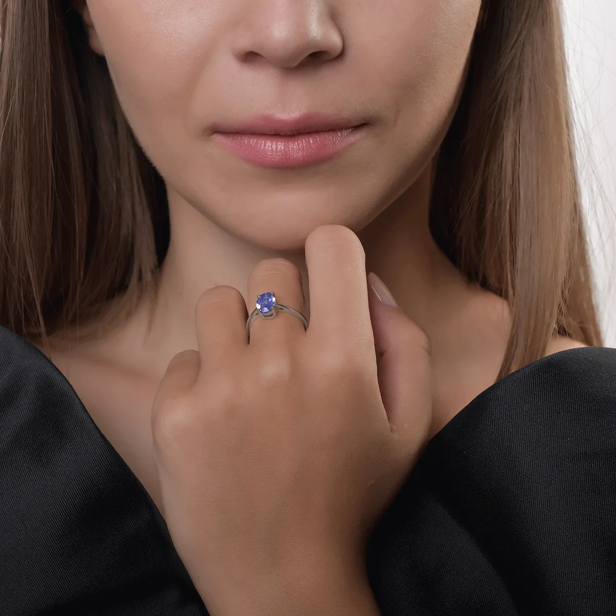 14K white gold ring with tanzanite of 1.05ct
