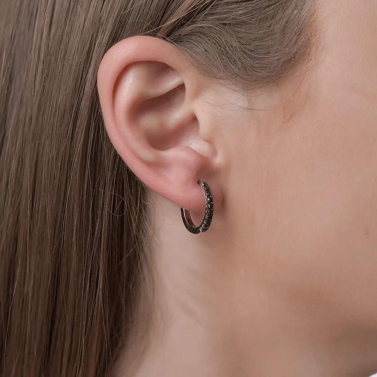 Kolczyki z 18K białego złota i czarne diamenty 0.5kr