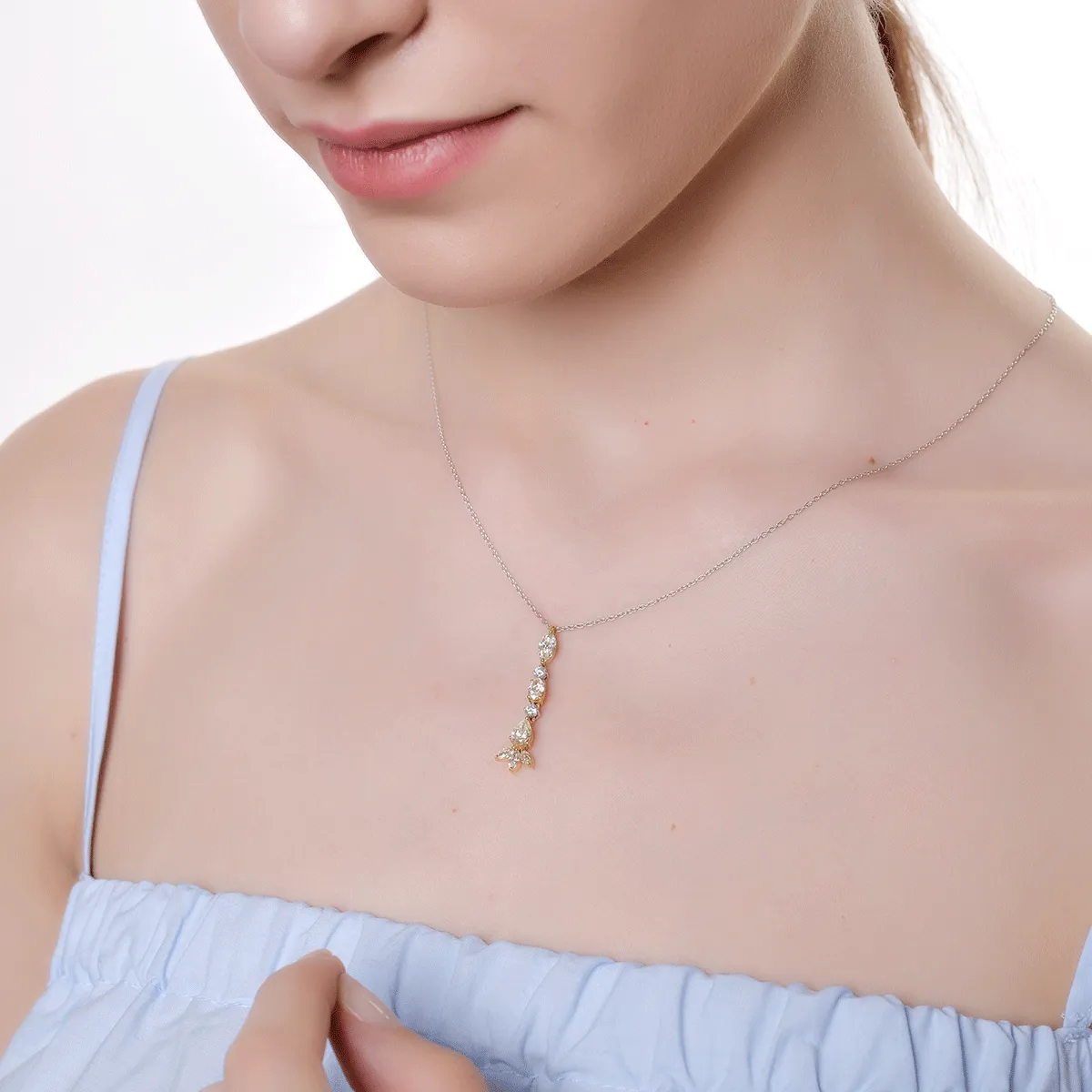 Lant cu pandantiv din aur alb-galben cu diamante galbene de 0.92ct