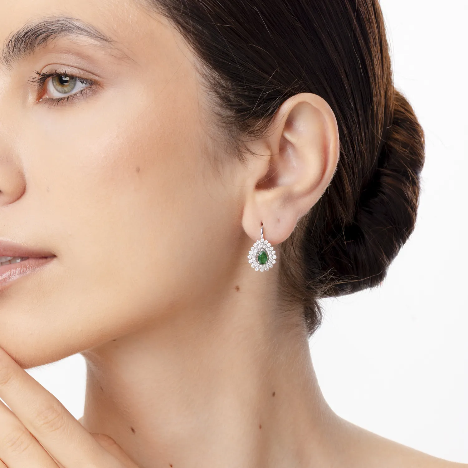 18K fehérarany fülbevaló 0.5ct smaragddal és 0.9ct gyémánttal