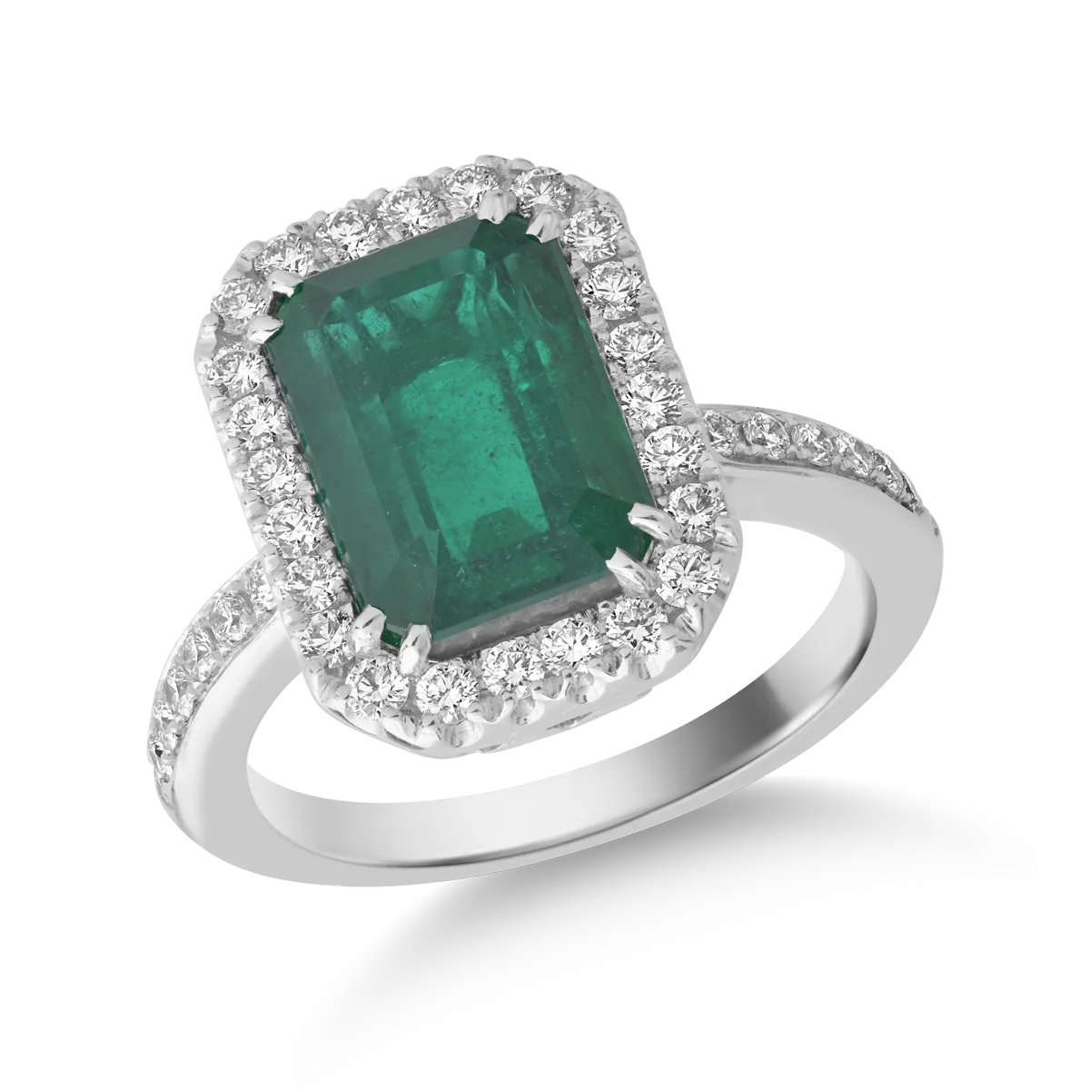 18K white gold ring with 4.68ct emerald and 0.58ct diamonds