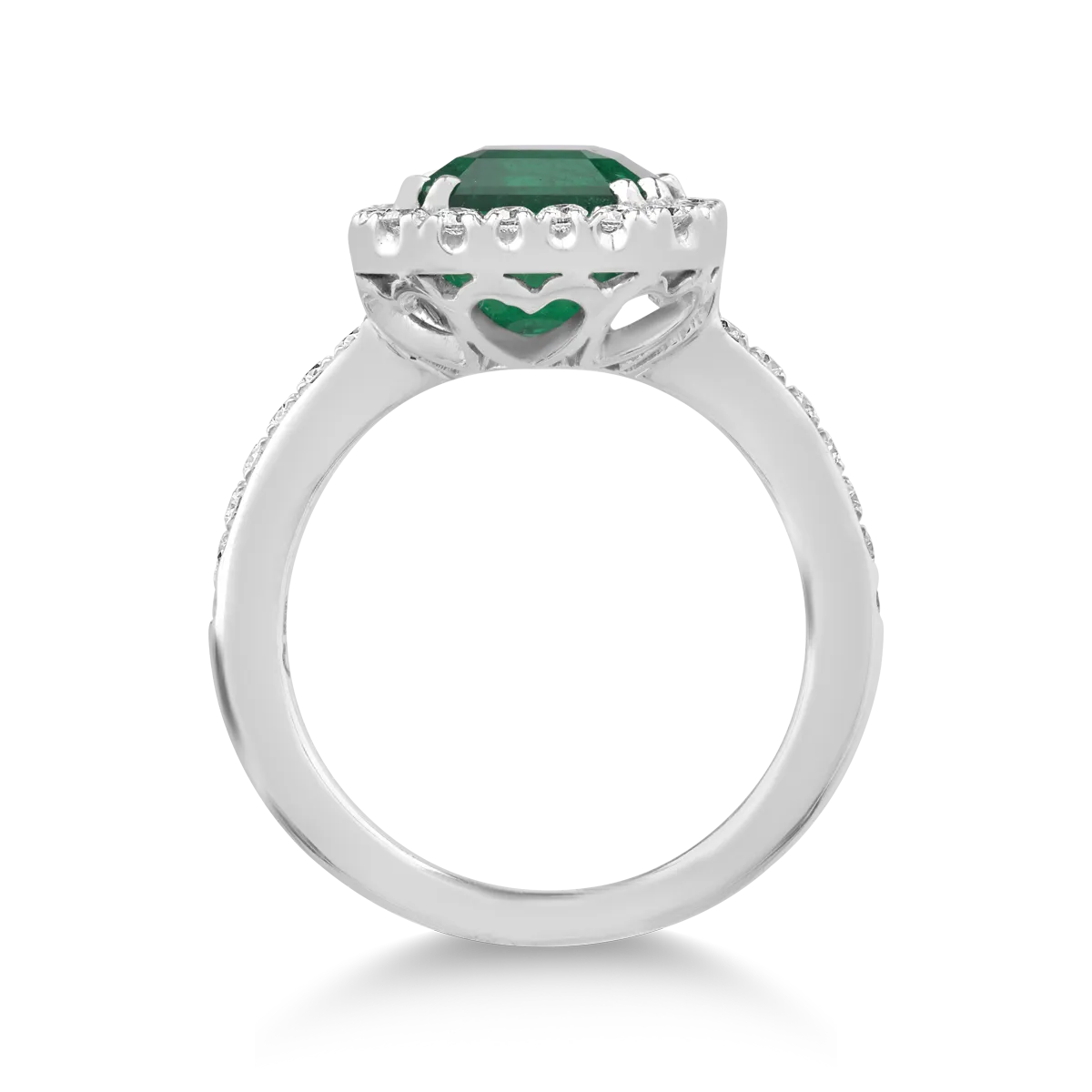 18K white gold ring with 4.68ct emerald and 0.58ct diamonds