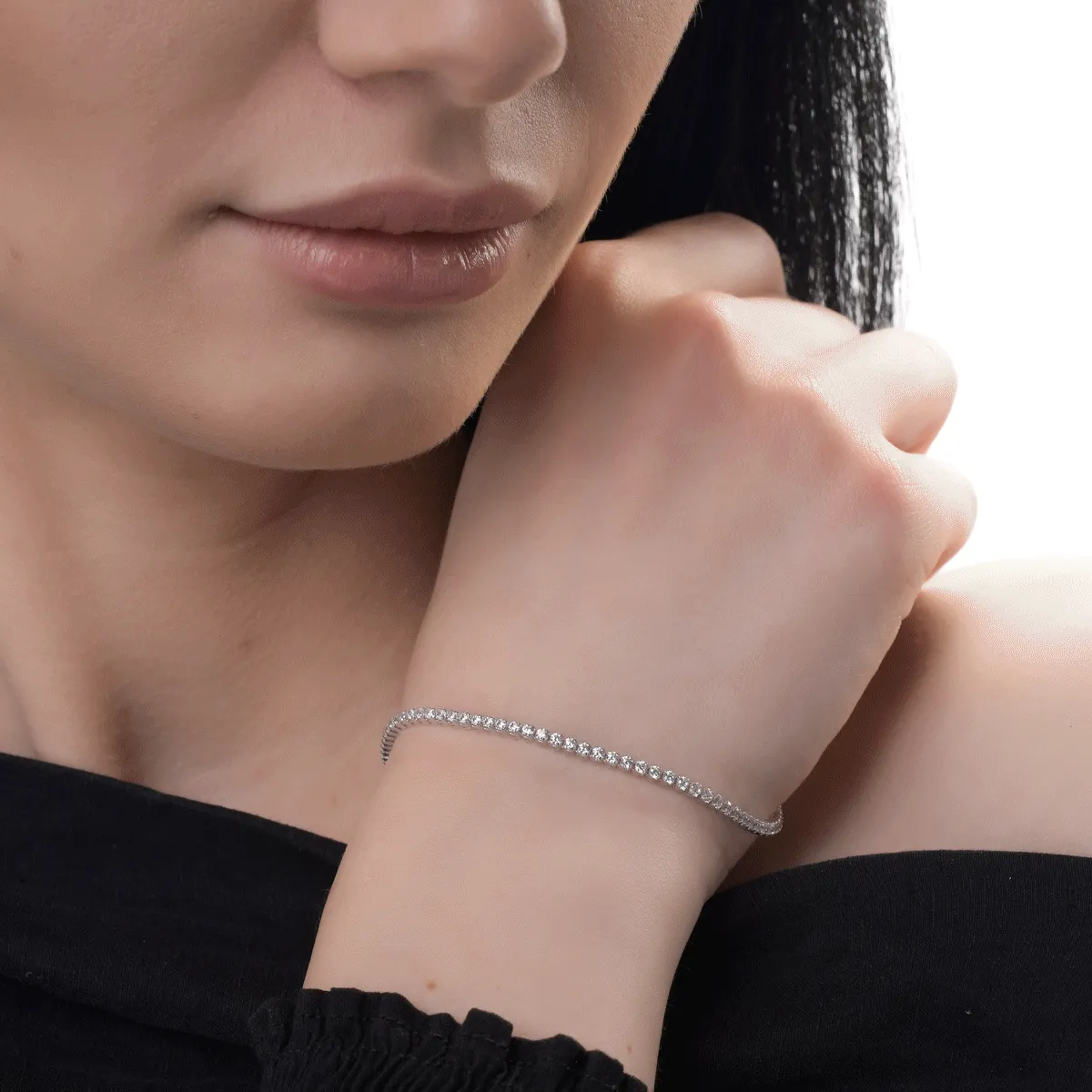 Bratara tennis din aur alb de 18K cu diamante de 7.37ct