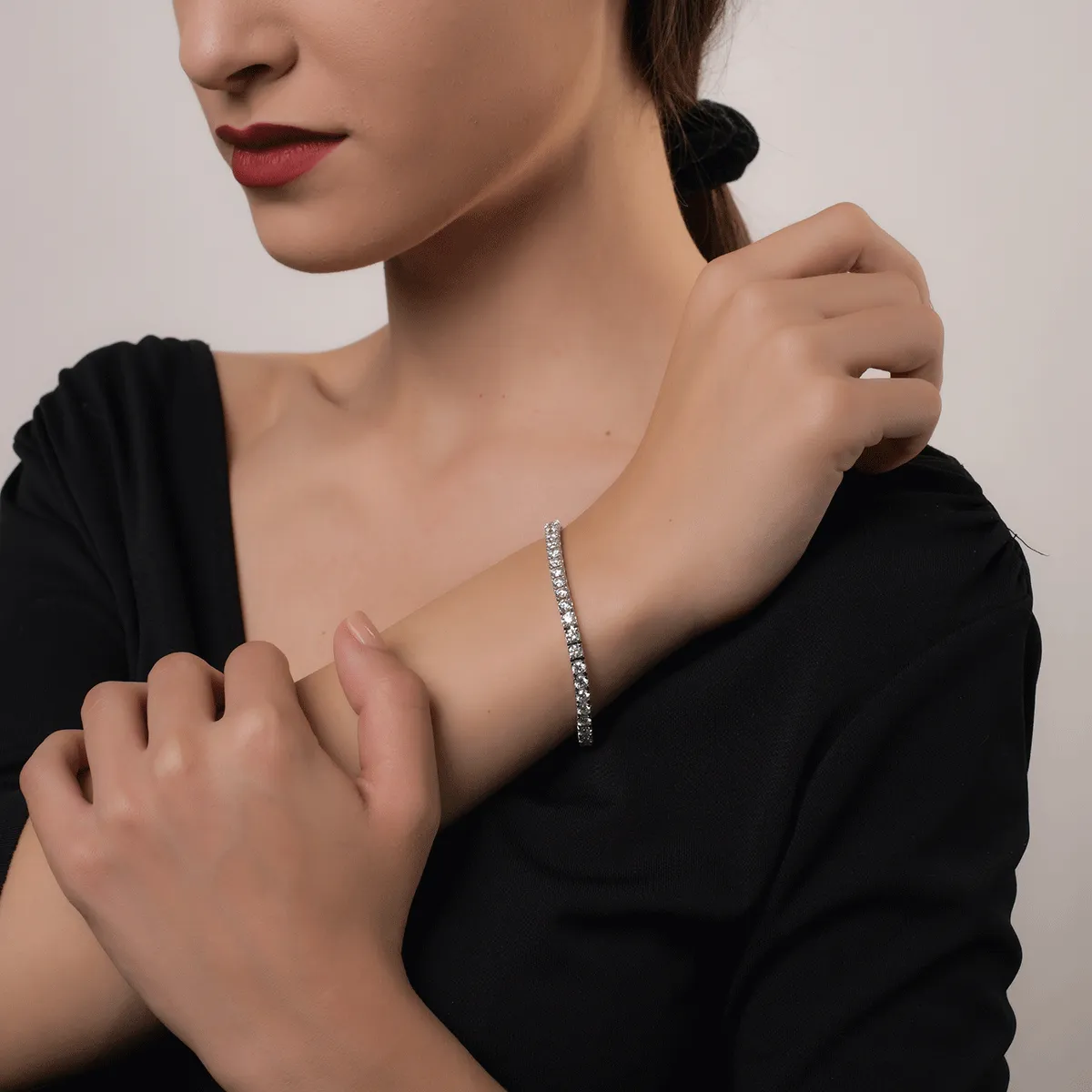 18k fehér arany tenisz karkötő gyémántokkal 6.1ct
