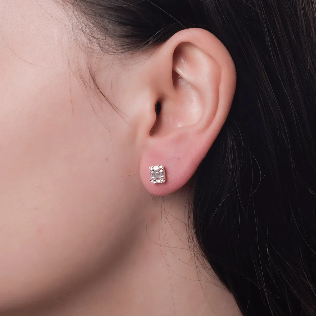 Rózsaszín 18k arany fülbevaló gyémántokkal 0.6ct