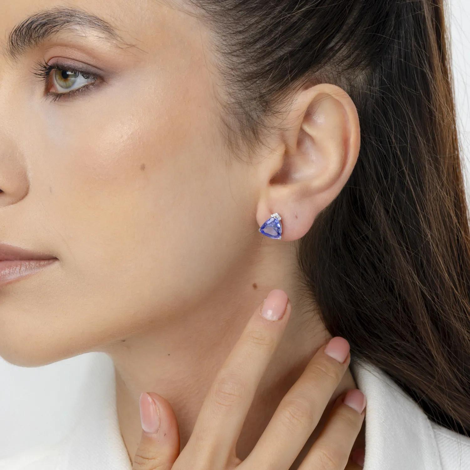 14K fehérarany fülbevaló 4.41ct tanzanittal és 0.05ct gyémánttal