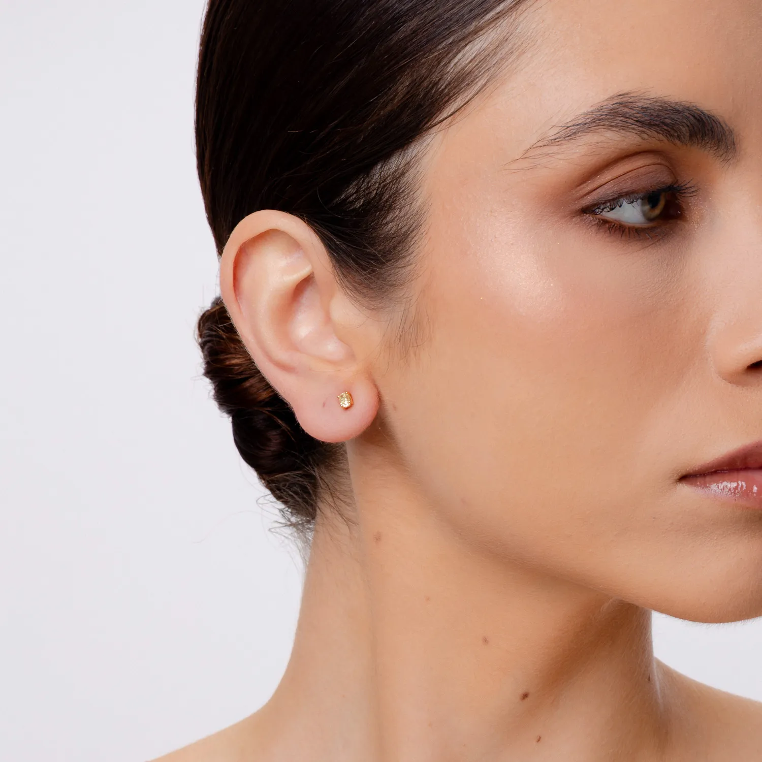 14K yellow gold earrings with 0.64ct fancy-multicolored diamonds