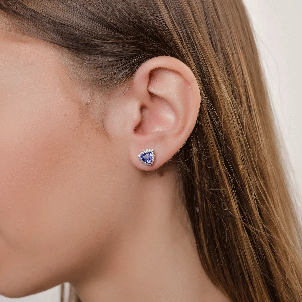 Обеци от розово злато 18К с танзанити 1.53гкт и диаманти от 0.18гкт.